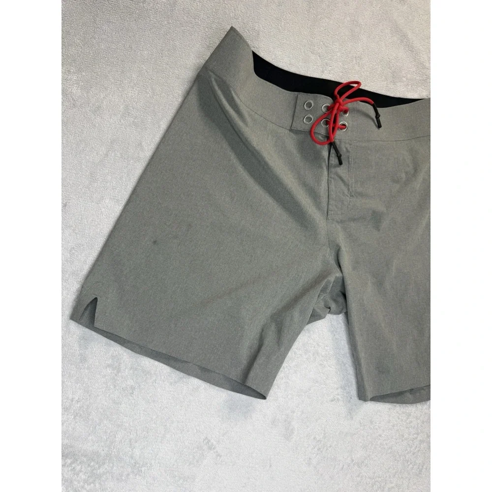Lululemon Current State Board Shorts Men's 34 Gray Red Lace Swim Surf Shorts